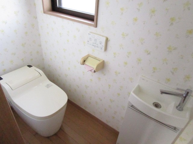 下妻市前河原　中古戸建 内観写真（トイレ）