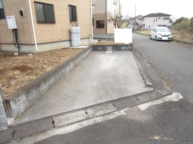 下妻市前河原　中古戸建 現地写真（駐車場）