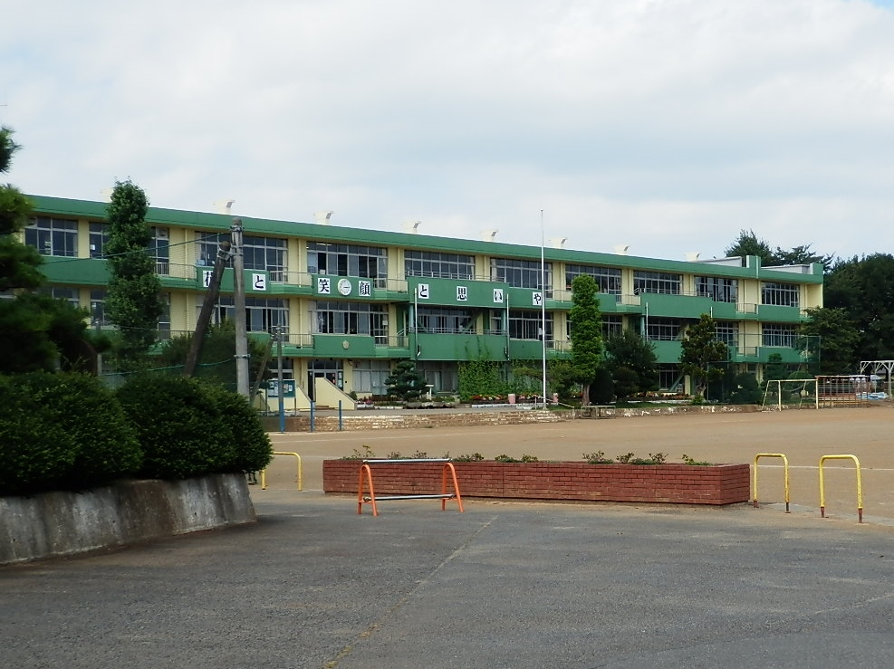 下妻市前河原　中古戸建 小学校