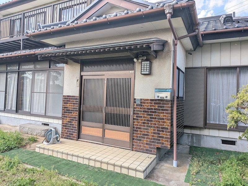 坂東市大口　中古戸建 現地写真（玄関）