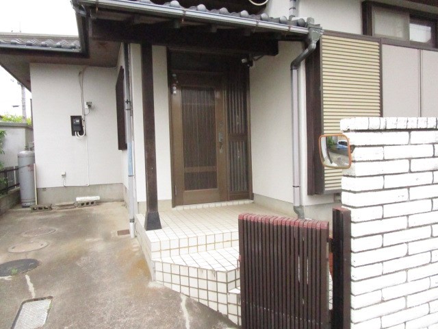 土浦市右籾　中古戸建 現地写真（玄関）