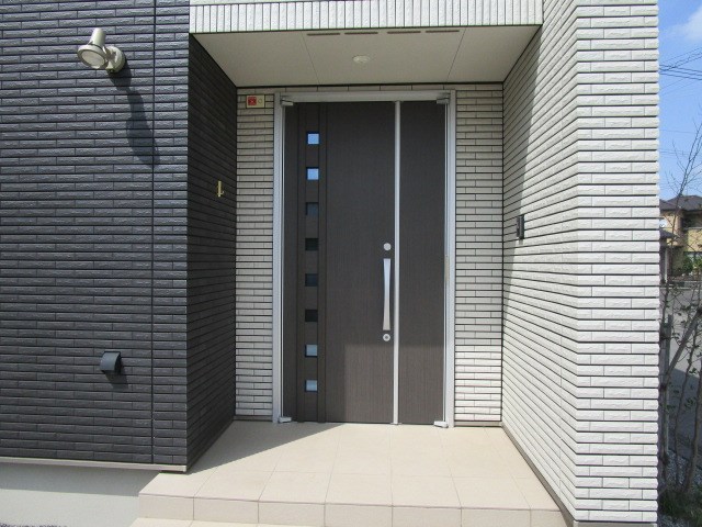 古河市上辺見　中古戸建 現地写真（玄関）