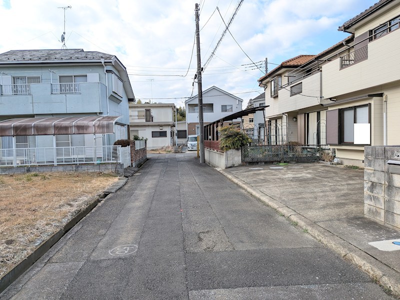 牛久市岡見町　中古戸建 現地写真（前面道路含む現地写真）