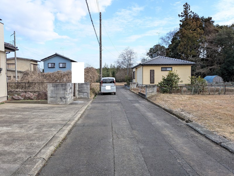 牛久市岡見町　中古戸建 現地写真（前面道路含む現地写真）
