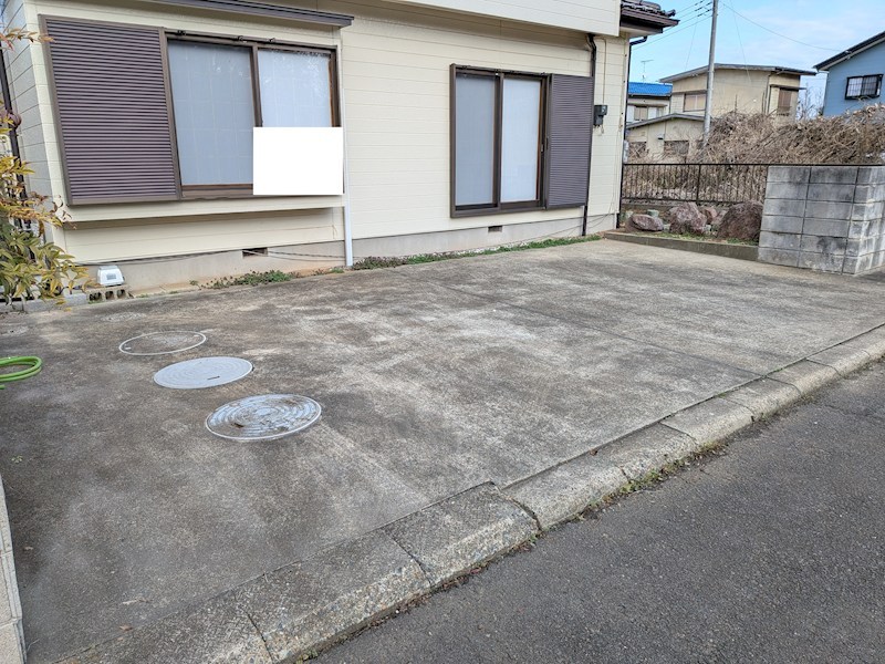 牛久市岡見町　中古戸建 現地写真（駐車場）