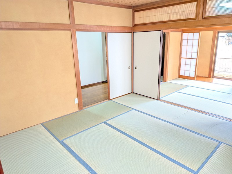 牛久市岡見町　中古戸建 内観写真（リビング以外の居室）