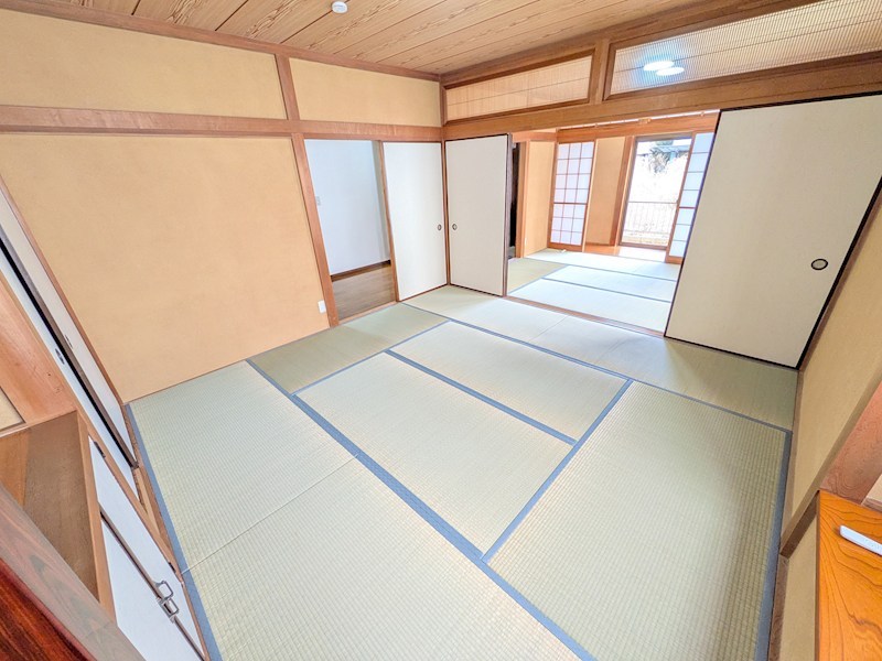 牛久市岡見町　中古戸建 内観写真（リビング以外の居室）