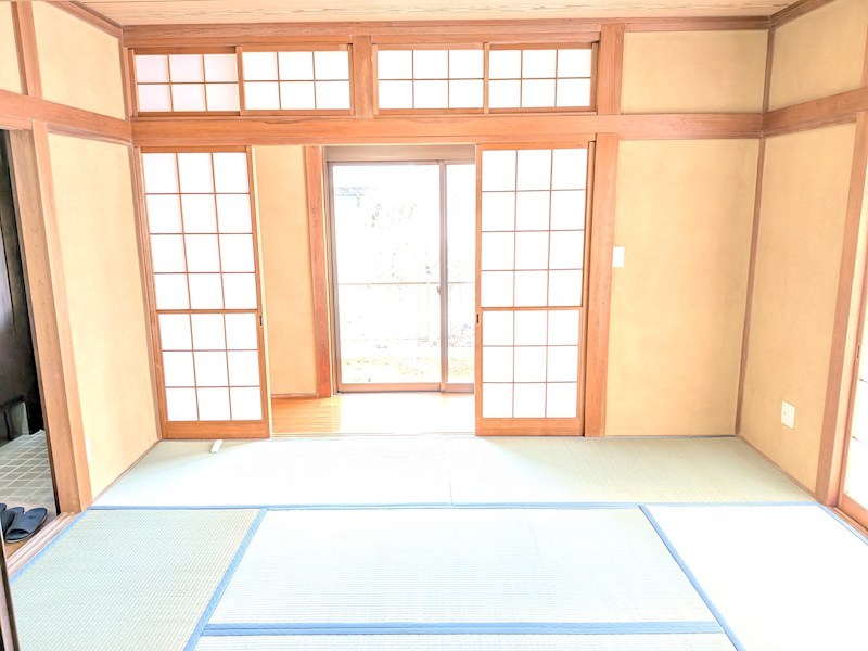 牛久市岡見町　中古戸建 内観写真（リビング以外の居室）