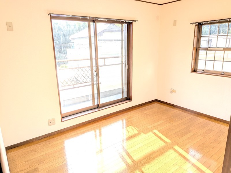 牛久市岡見町　中古戸建 内観写真（リビング以外の居室）