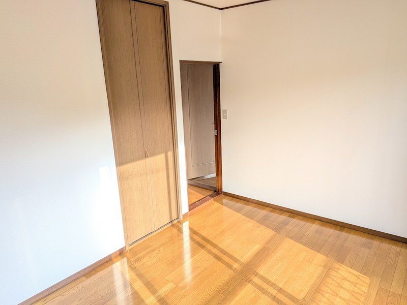牛久市岡見町　中古戸建 内観写真（リビング以外の居室）