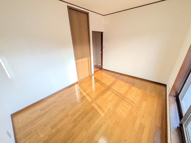 牛久市岡見町　中古戸建 内観写真（リビング以外の居室）
