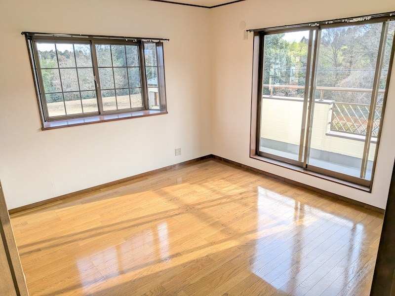 牛久市岡見町　中古戸建 内観写真（リビング以外の居室）