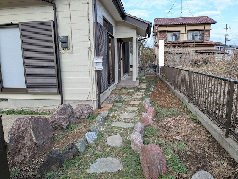 牛久市岡見町　中古戸建 現地写真（庭）