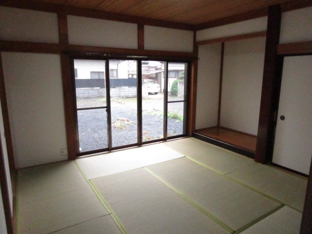 石岡市若松３丁目　中古戸建 内観写真（リビング以外の居室）