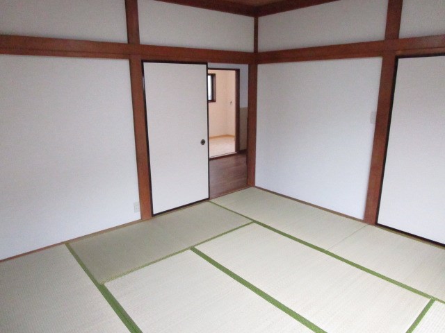 石岡市若松３丁目　中古戸建 内観写真（リビング以外の居室）