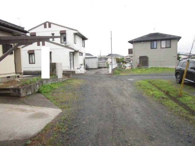 石岡市若松３丁目　中古戸建 現地写真（前面道路含む現地写真）