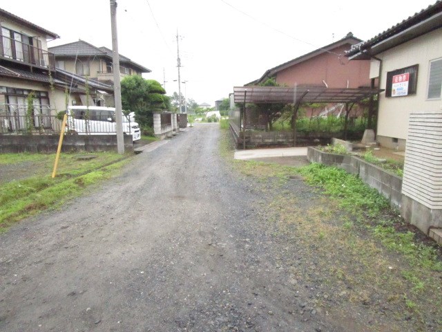 石岡市若松３丁目　中古戸建 現地写真（前面道路含む現地写真）