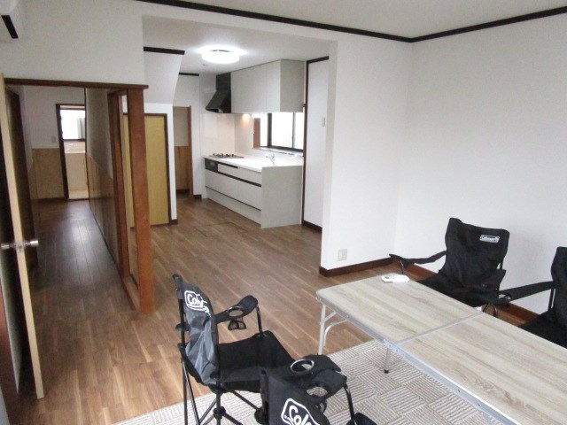 石岡市若松３丁目　中古戸建 内観写真（リビング）