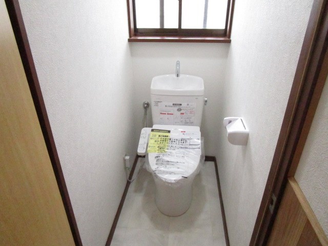 石岡市若松３丁目　中古戸建 内観写真（トイレ）
