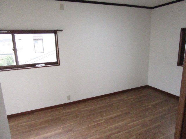 石岡市若松３丁目　中古戸建 内観写真（リビング以外の居室）
