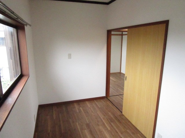 石岡市若松３丁目　中古戸建 内観写真（リビング以外の居室）