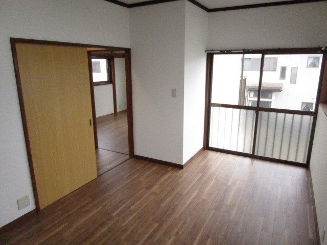 石岡市若松３丁目　中古戸建 内観写真（リビング以外の居室）