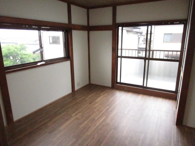 石岡市若松３丁目　中古戸建 内観写真（リビング以外の居室）
