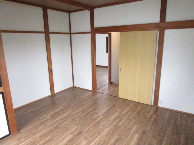 石岡市若松３丁目　中古戸建 内観写真（リビング以外の居室）