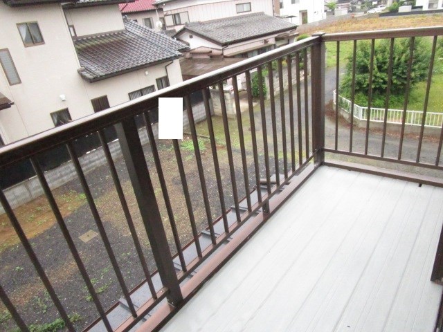 石岡市若松３丁目　中古戸建 現地写真（バルコニー）
