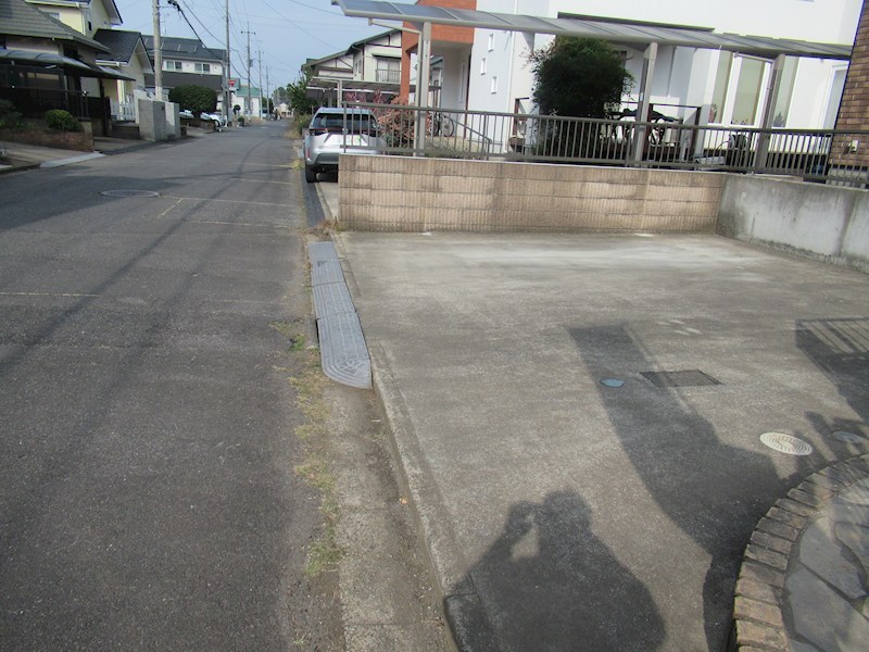つくば市東光台２丁目　中古戸建 現地写真（駐車場）