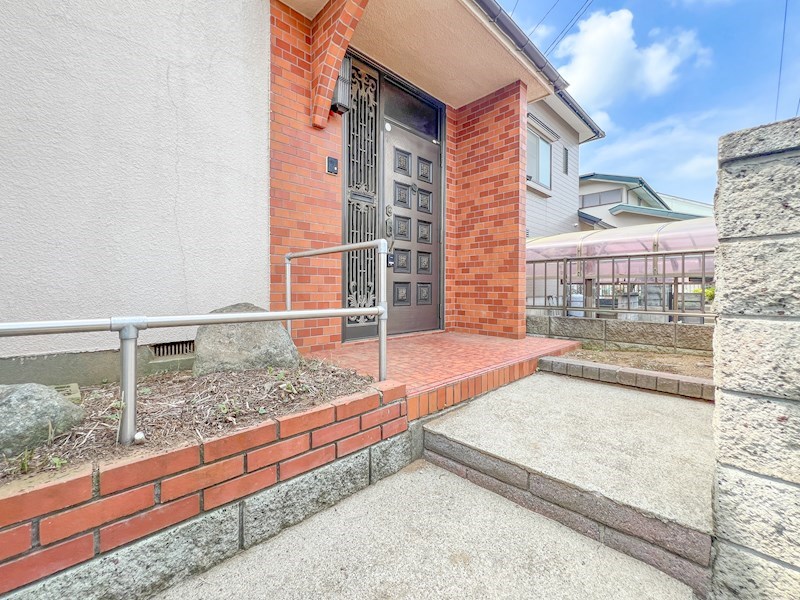 つくば市自由ケ丘　中古戸建（オーナチェンジ） 現地写真（玄関）