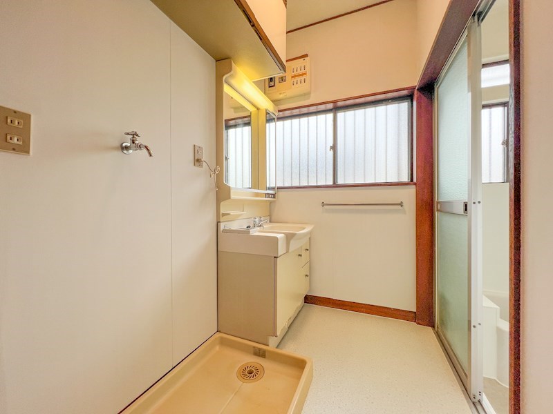 つくば市自由ケ丘　中古戸建（オーナチェンジ） 内観写真（洗面台・洗面所）