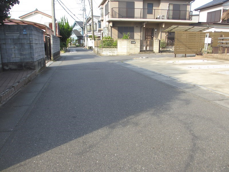 土浦市北荒川沖町　中古戸建 現地写真（前面道路含む現地写真）