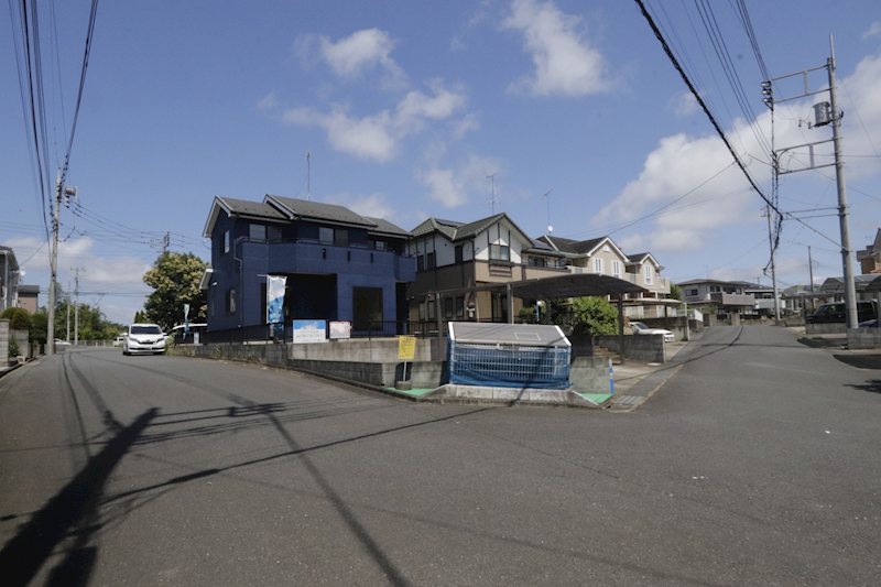 龍ケ崎市藤ケ丘６丁目　中古戸建 現地写真（前面道路含む現地写真）