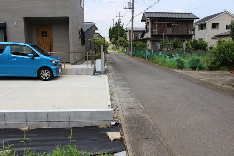 牛久市神谷1丁目　中古戸建 現地写真（前面道路含む現地写真）