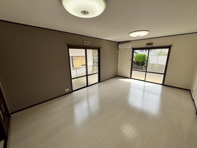 石岡市南台１丁目　中古戸建 内観写真（リビング）