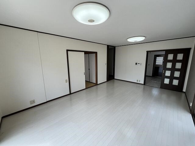 石岡市南台１丁目　中古戸建 内観写真（リビング）