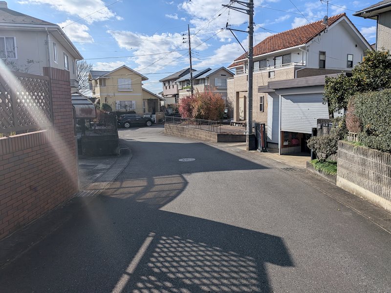 石岡市南台１丁目　中古戸建 現地写真（前面道路含む現地写真）