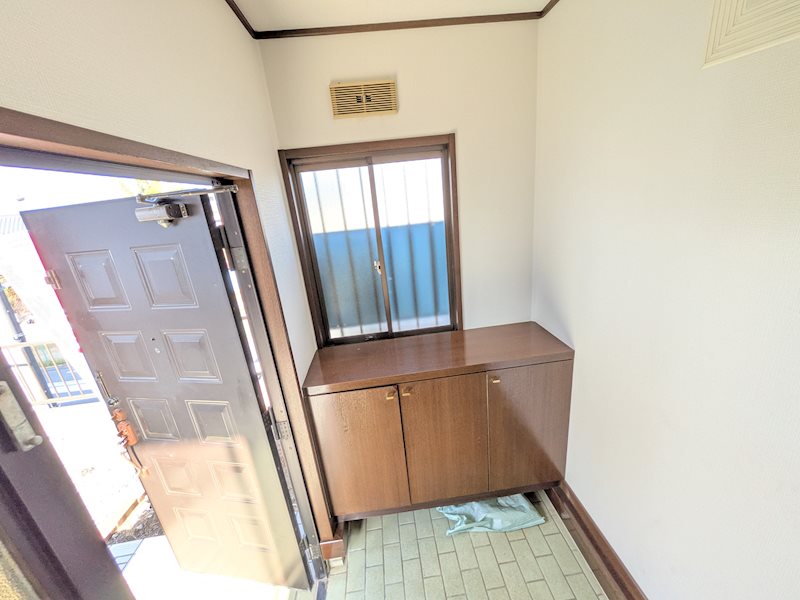 石岡市南台１丁目　中古戸建 現地写真（玄関）