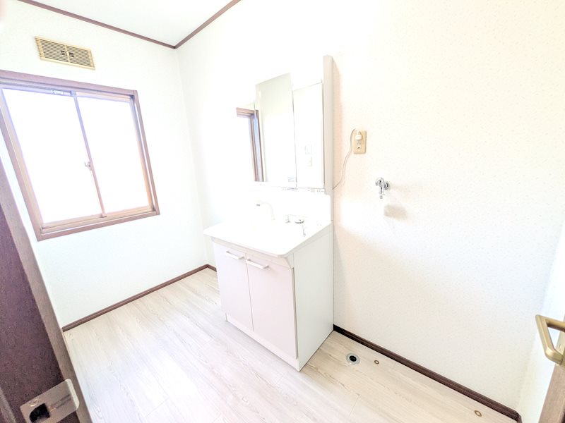 石岡市南台１丁目　中古戸建 内観写真（洗面台・洗面所）
