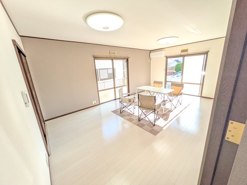 石岡市南台１丁目　中古戸建 内観写真（リビング）