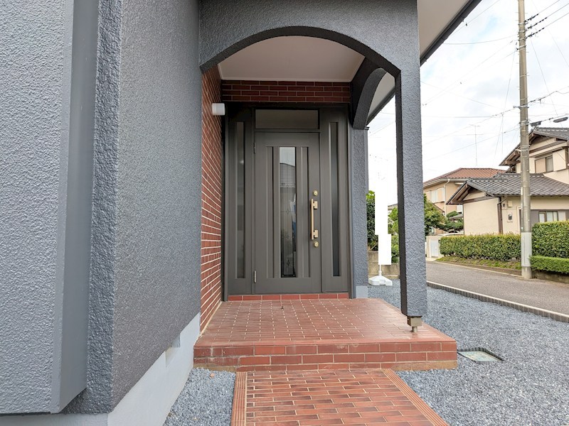 龍ケ崎市松葉１丁目　中古戸建 現地写真（玄関）