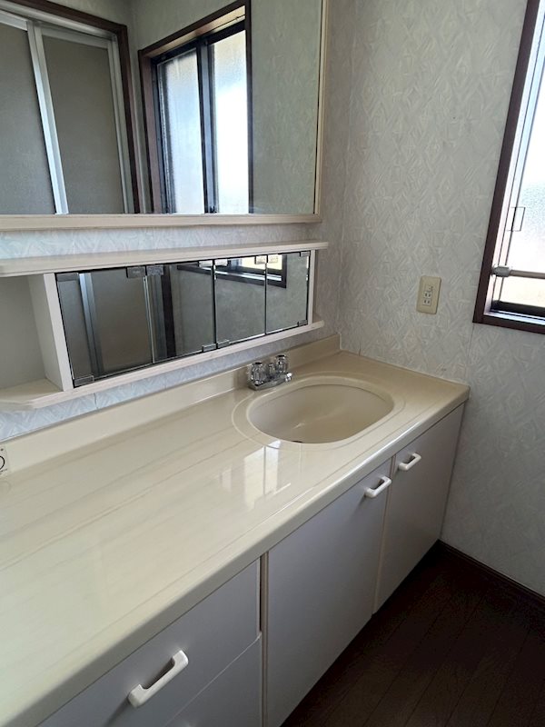 石岡市若松2丁目　中古戸建 内観写真（洗面台・洗面所）