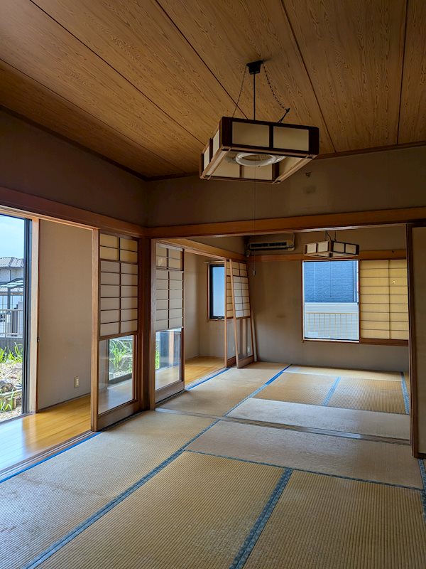 石岡市若松2丁目　中古戸建 内観写真（リビング以外の居室）