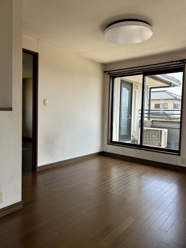石岡市若松2丁目　中古戸建 内観写真（リビング以外の居室）