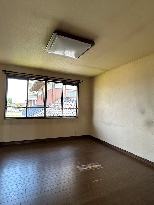 石岡市若松2丁目　中古戸建 内観写真（リビング以外の居室）