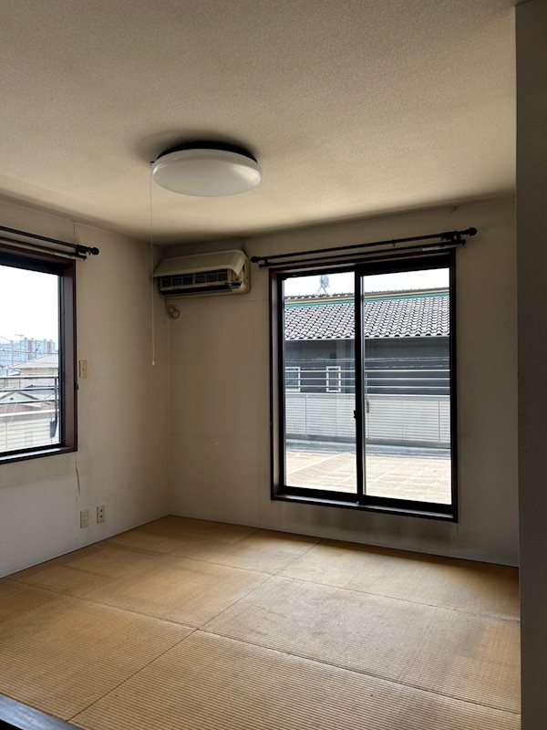 石岡市若松2丁目　中古戸建 内観写真（リビング以外の居室）