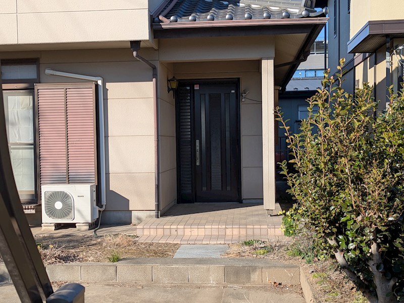 筑西市下岡崎２丁目　中古戸建 現地写真（玄関）
