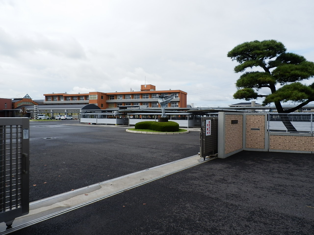 筑西市下岡崎２丁目　中古戸建 中学校