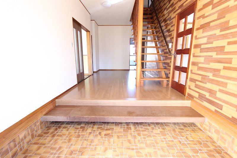 阿見町青宿　中古戸建 現地写真（玄関）